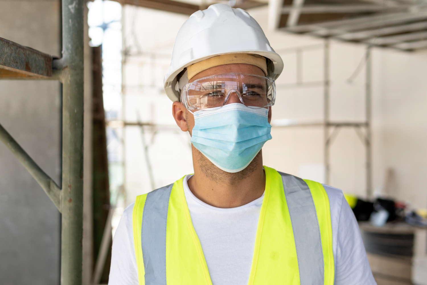construction worker wearing protective respiratory gear respiratory protection program mobile medical corporation